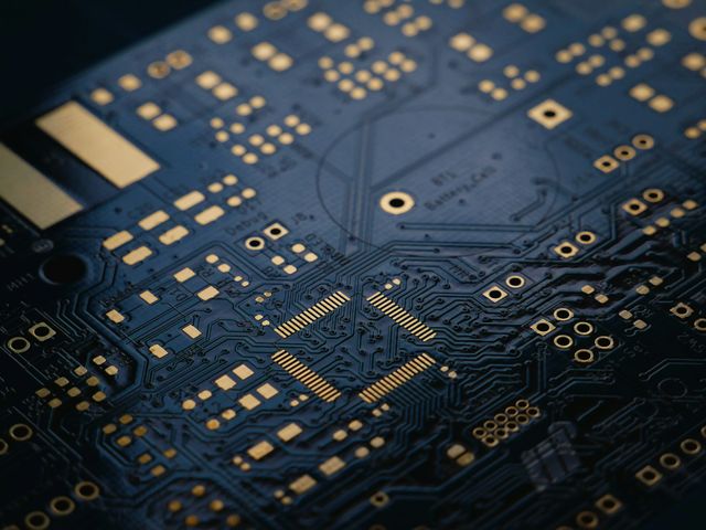 Künstliche Intelligenz, Krieg und Kontrolle – Was ist Hype, was echte Gefahr?